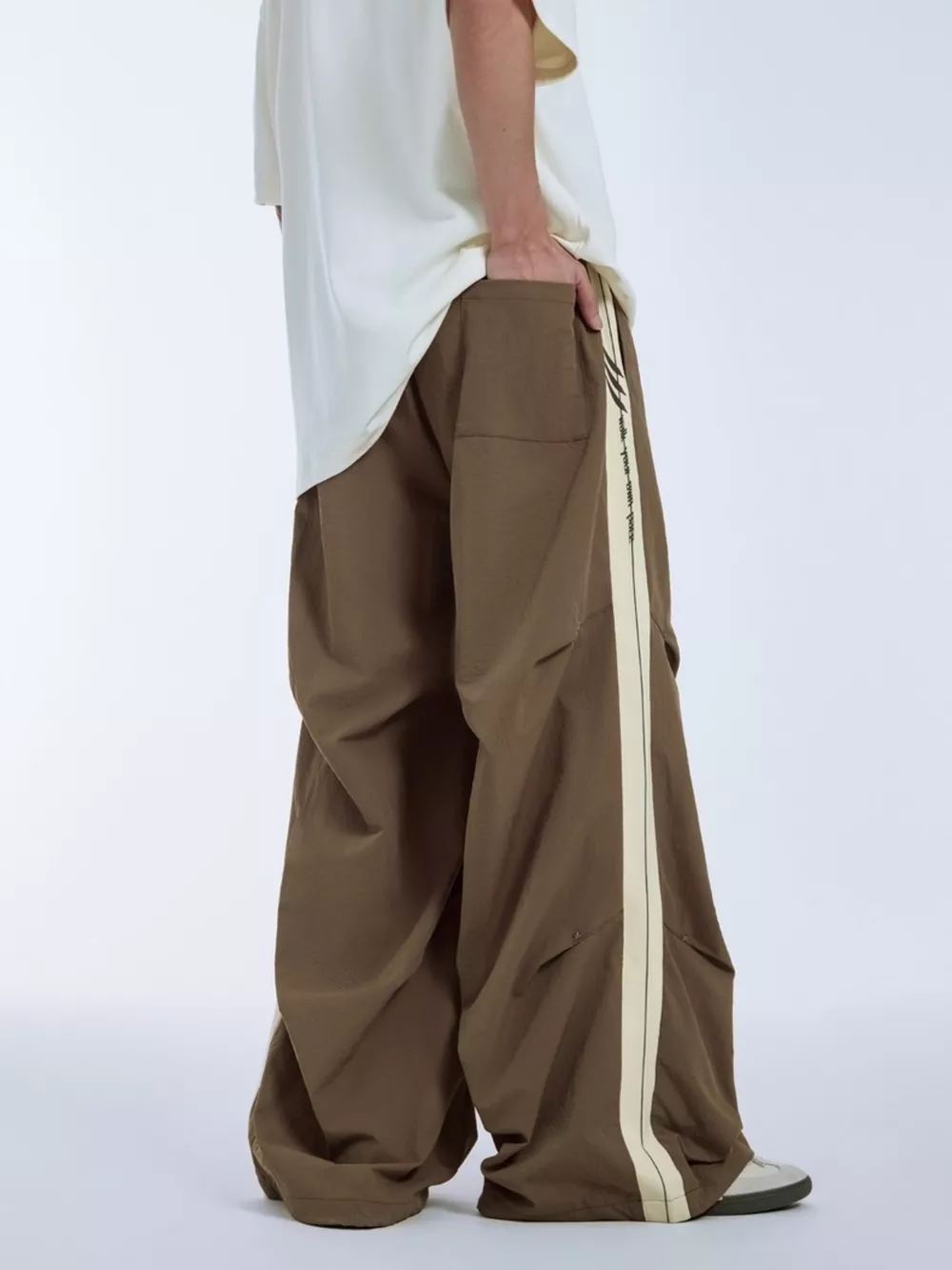 Men's Side Stripe Relaxed Fit Pants, image 3