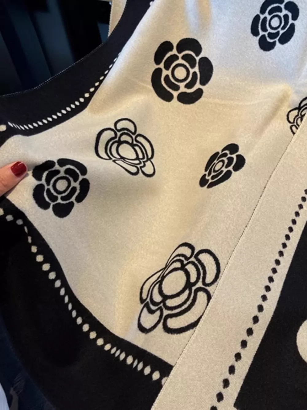 Floral Pattern Raw Hem Scarf, image 5