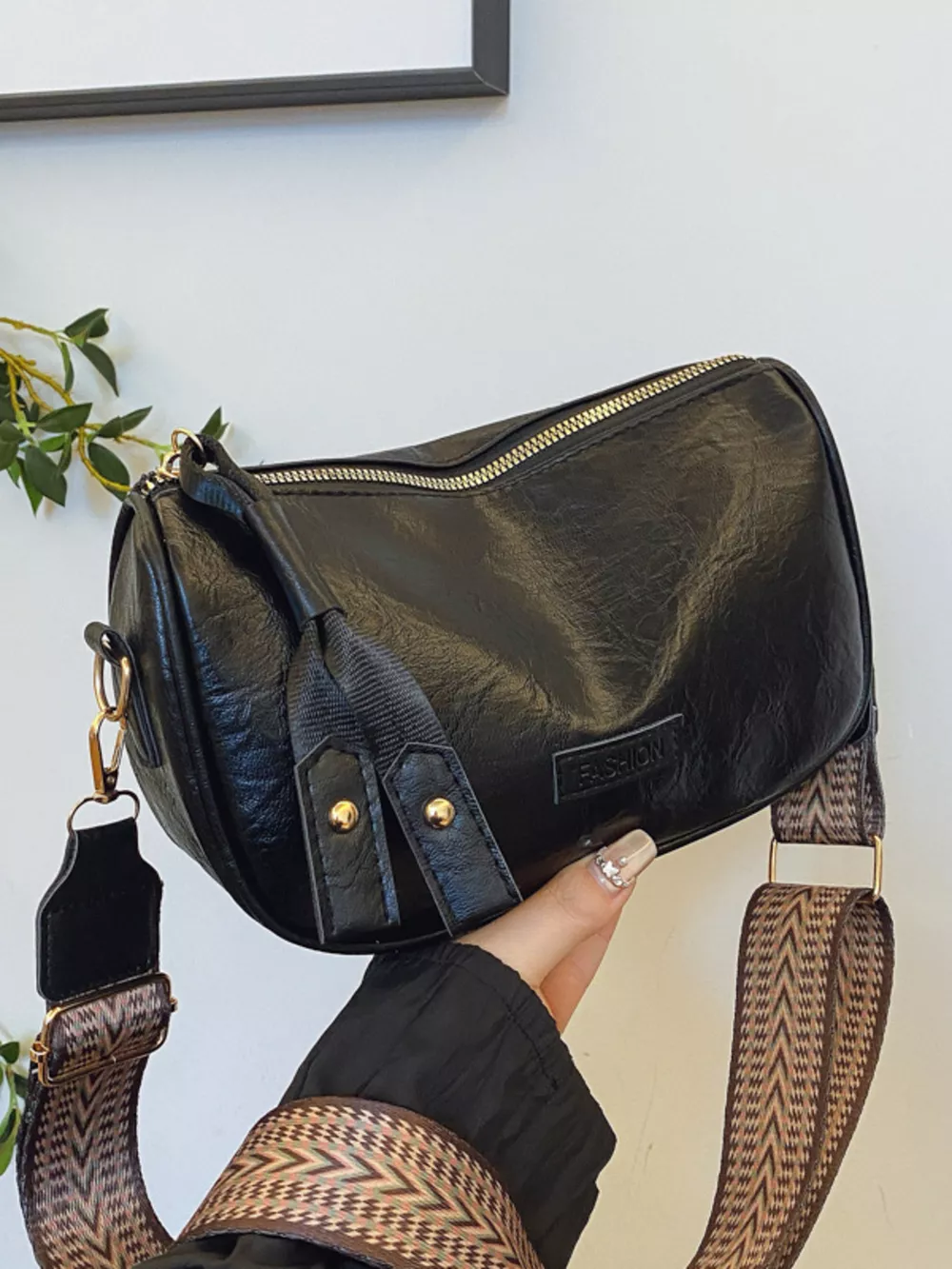 Retro Style Shoulder Crossbody Bag with Wide Strap, image 4