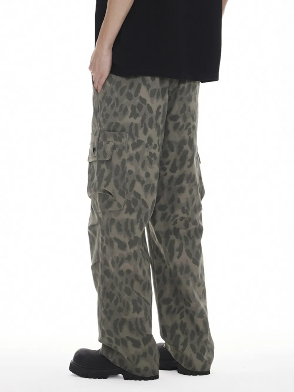 Men's Plus Size Leopard Wide Leg Cargo Pants, image 4