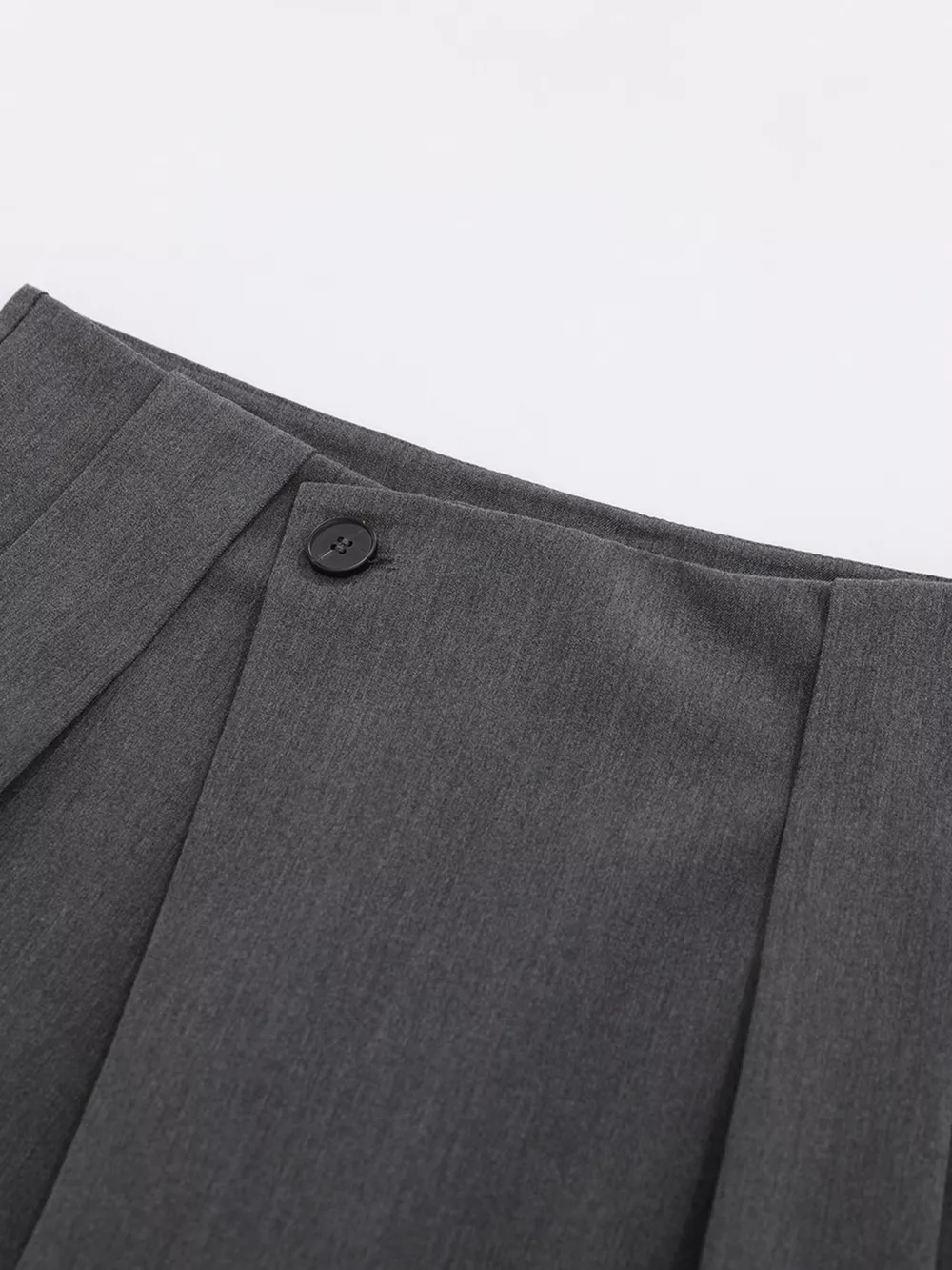 Men's High-Waisted Asymmetric Pleated Capris, image 10