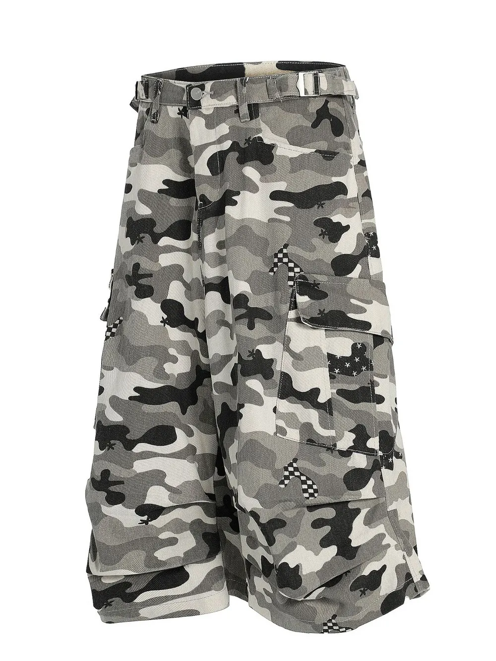 Men's Camo Cargo Shorts with Checkered Accents, image 2