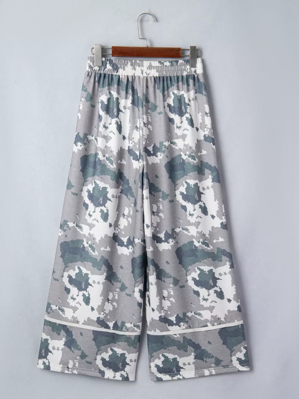 Camouflage Print Contrast Lace-up Raw Edge Pocketed Loose Pants, image 5