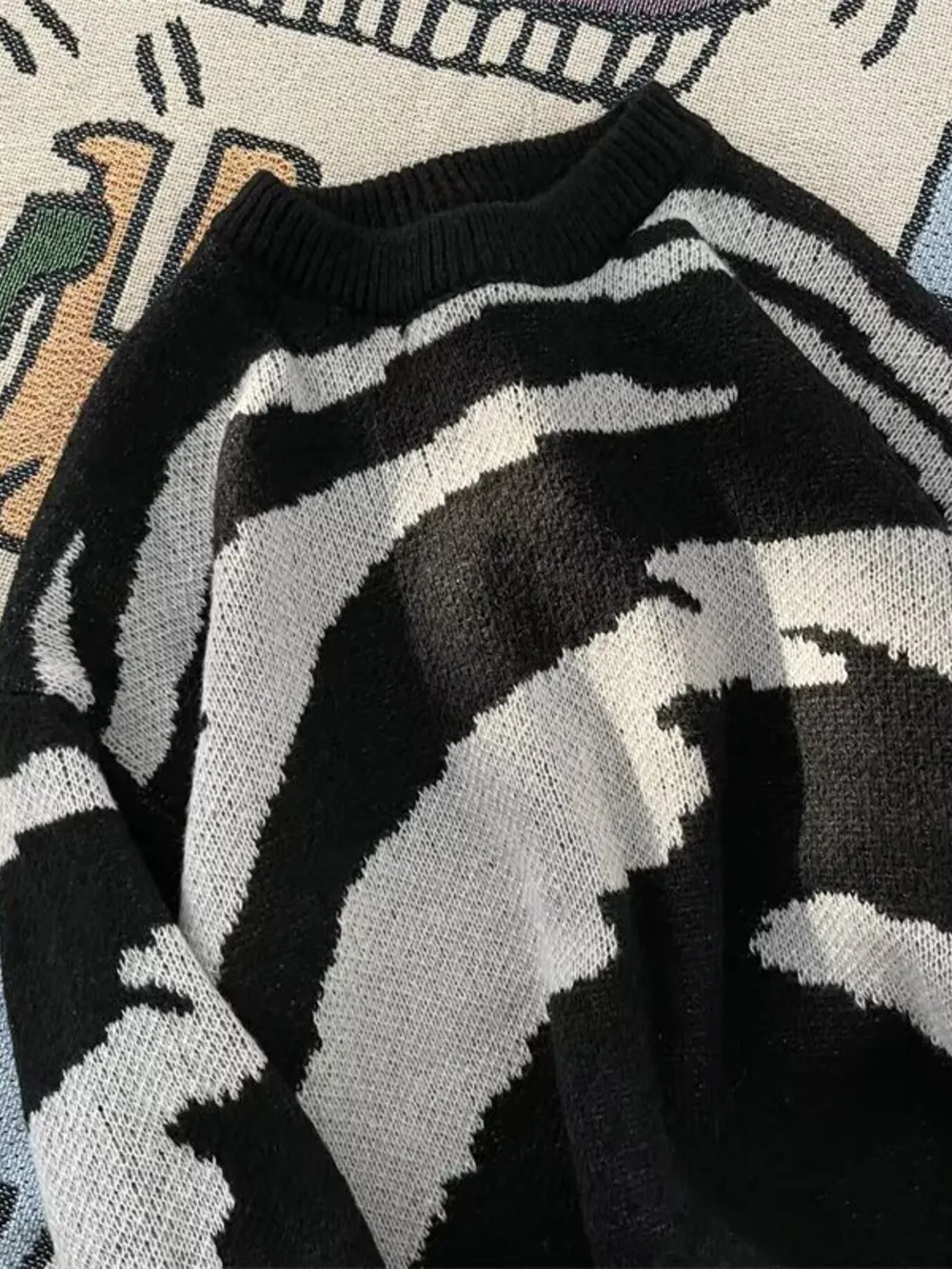 Men's Contrast Round Neck Sweater, image 4