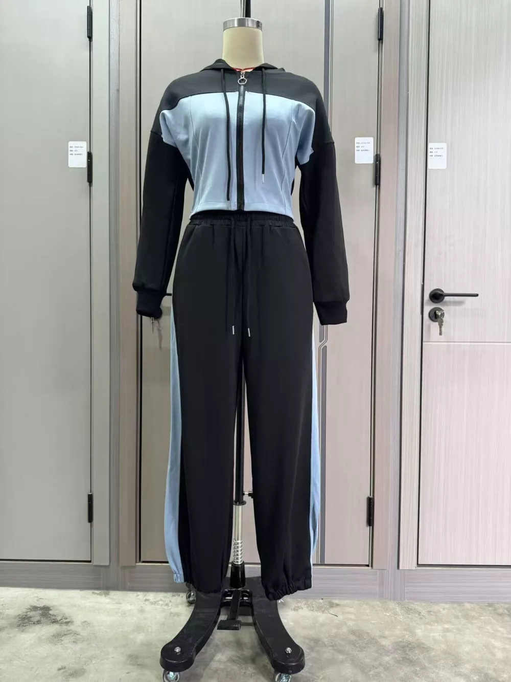 Color-Block Zip-Up Crop Hoodie and Joggers Set, image 2