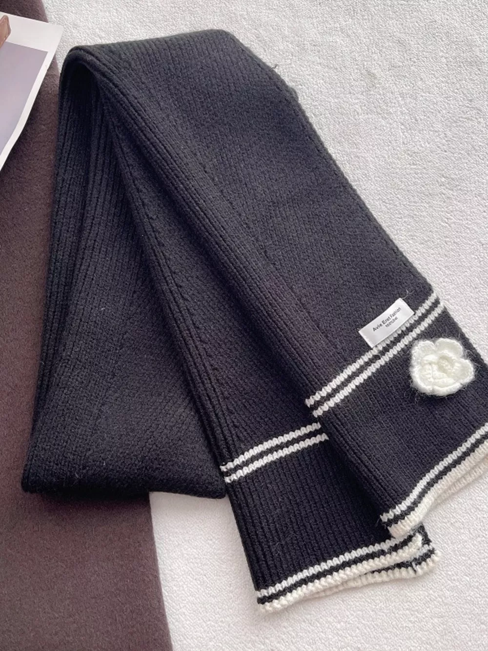 Contrast Trim Knitted Scarf with Camellia Decorn, image 2