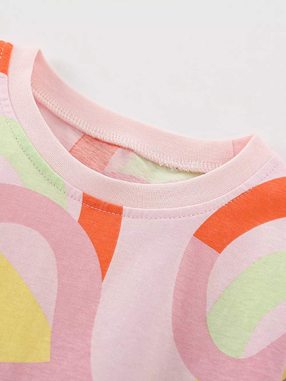 Children's Colorful Wave Print Round Neck Tee and Shorts Set, image 2