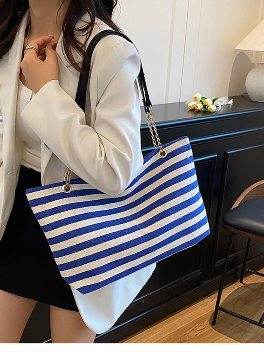 Striped Shoulder Bag with Chain Detail, image 7