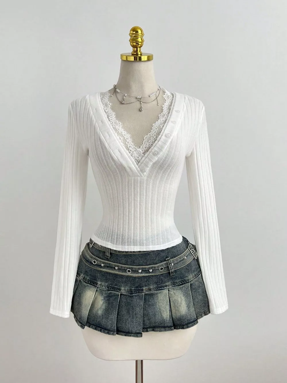 V-Neck Lace Trim Ribbed Knit T-Shirt, image 4