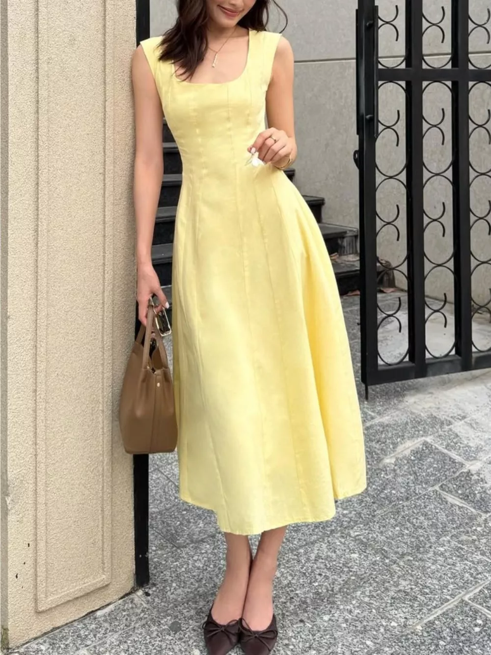 Sleeveless Scoop Neck A-Line Midi Dress