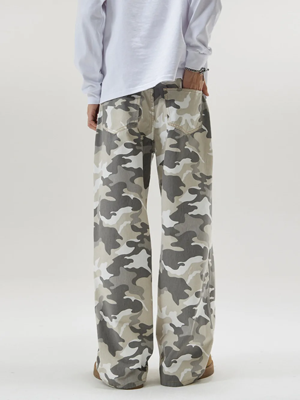 Men's Relaxed Fit Camo Print Pants, image 3