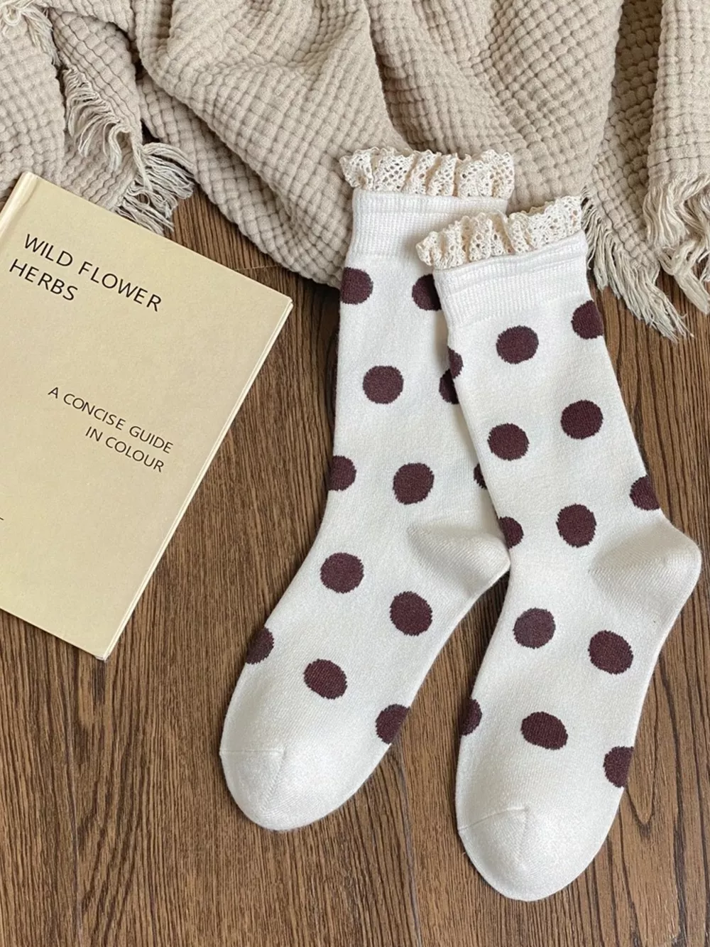 Vintage Polka Dot Ruffle Trim Mid-Calf Socks, image 14