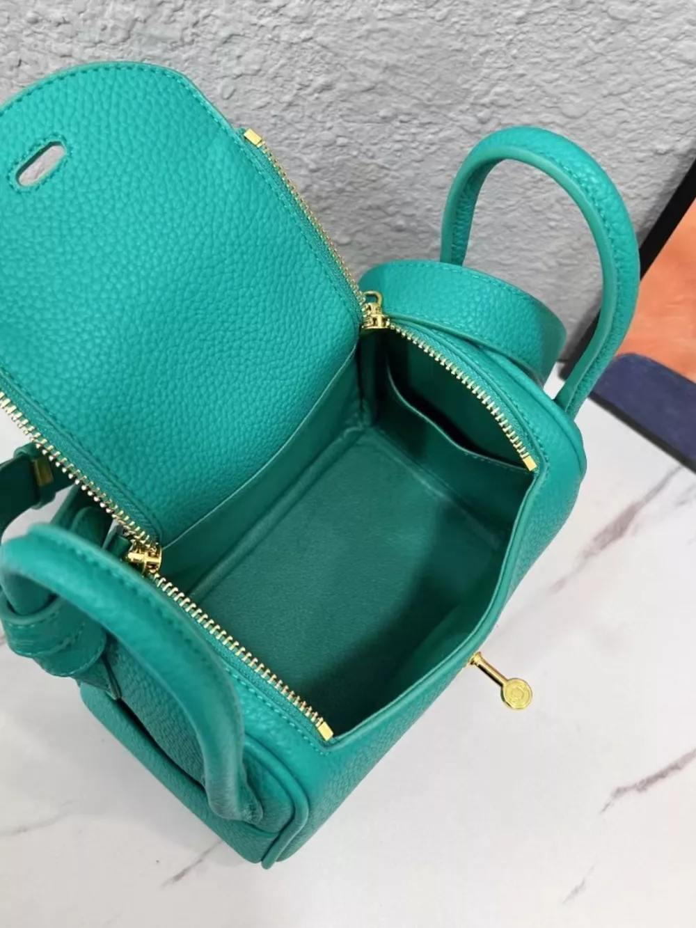 Gold-Tone Hardware Leather Crossbody Bag, image 8