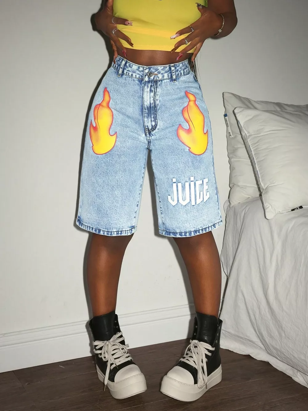 High-Waisted Denim Shorts, image 4