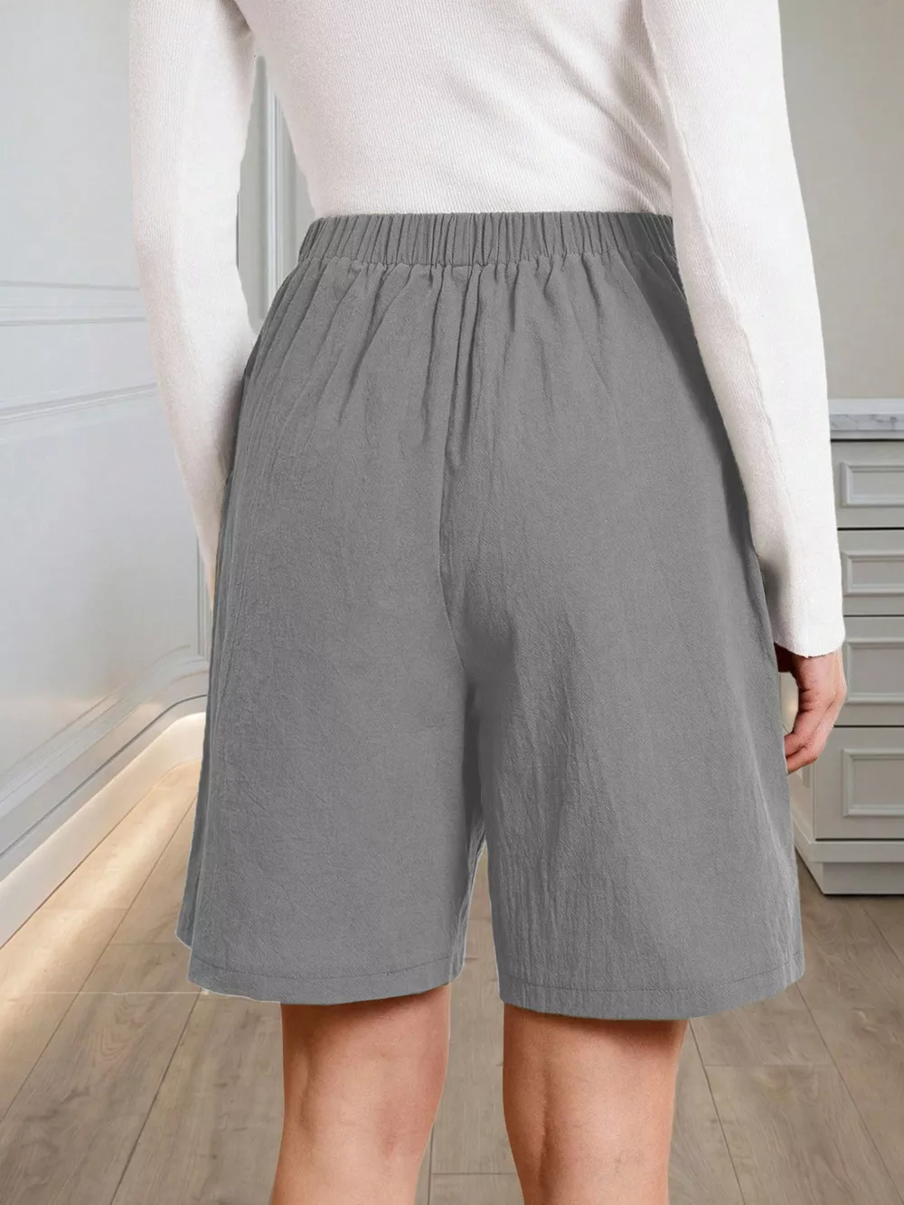 High-Waisted Pleated Shorts with Button Detail, image 7