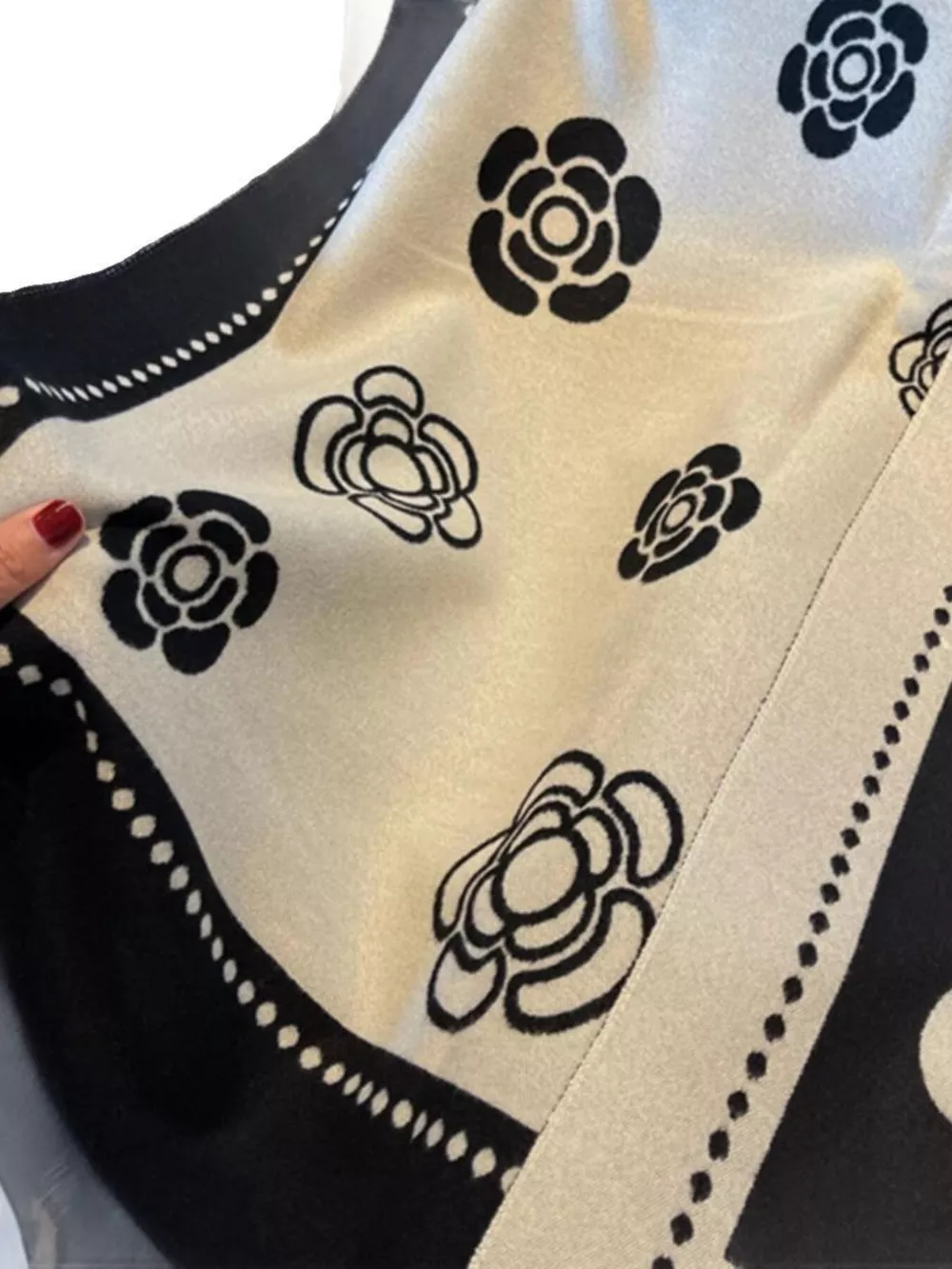 Floral Pattern Raw Hem Scarf, image 4
