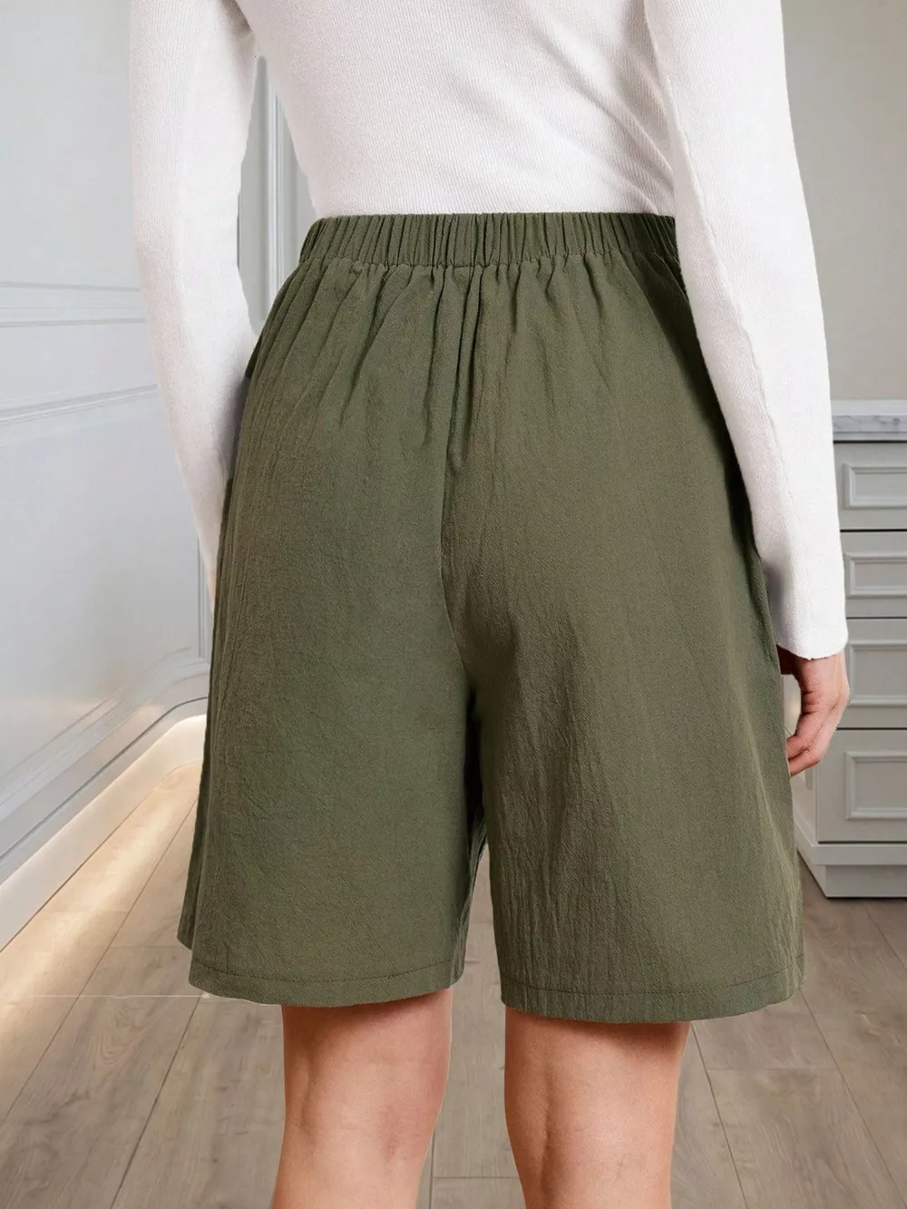 High-Waisted Pleated Shorts with Button Detail, image 3