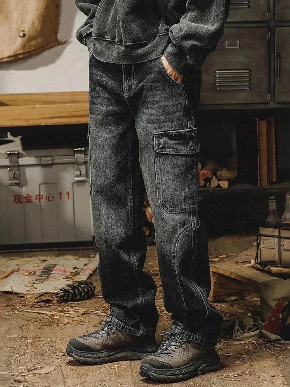 Men's Washed Wide Leg Cargo Jeans, image 3