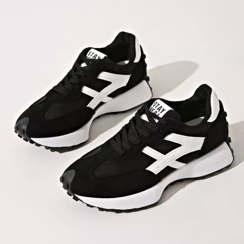 Round Toe Lace Up Sneakers