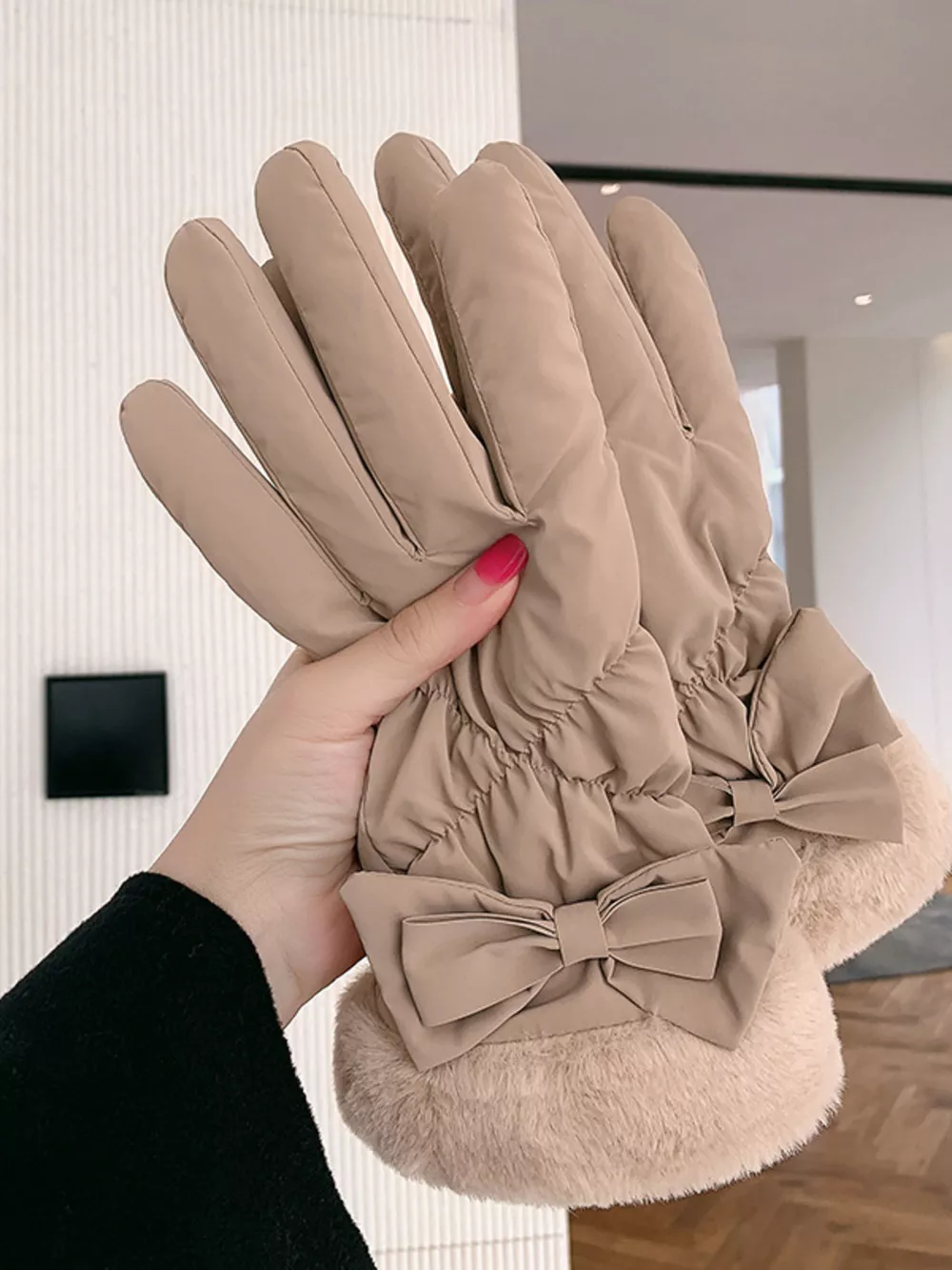 Bow-Decorated Plush Cuff Gloves