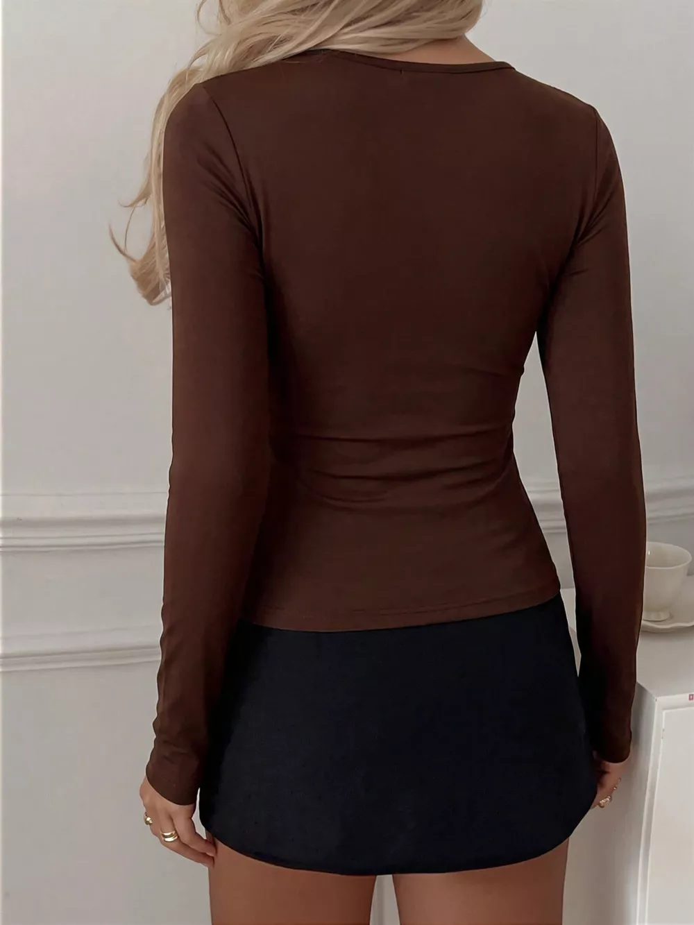 Slim-Fit Long Sleeve Scoop Neck Ruched T-Shirt, image 5