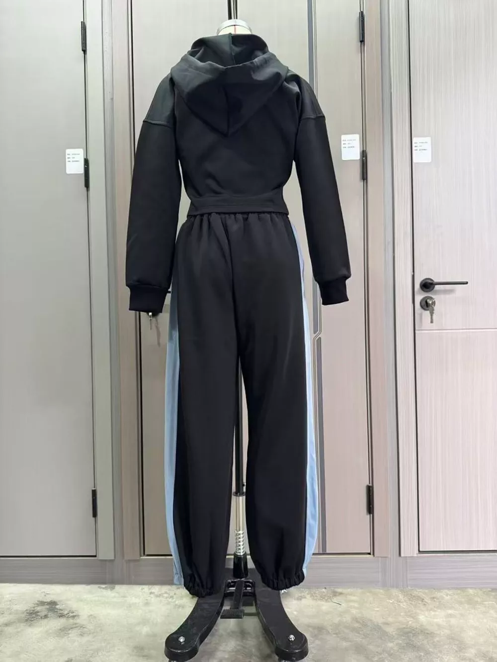 Color-Block Zip-Up Crop Hoodie and Joggers Set, image 4