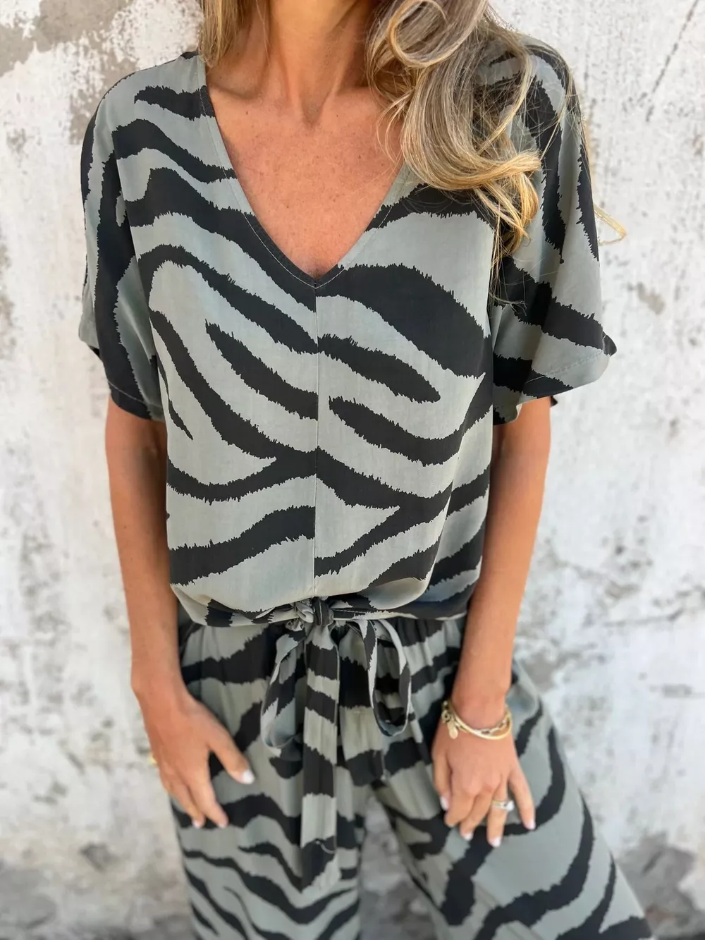 Zebra Print V-Neck Top and Pants Set, image 4
