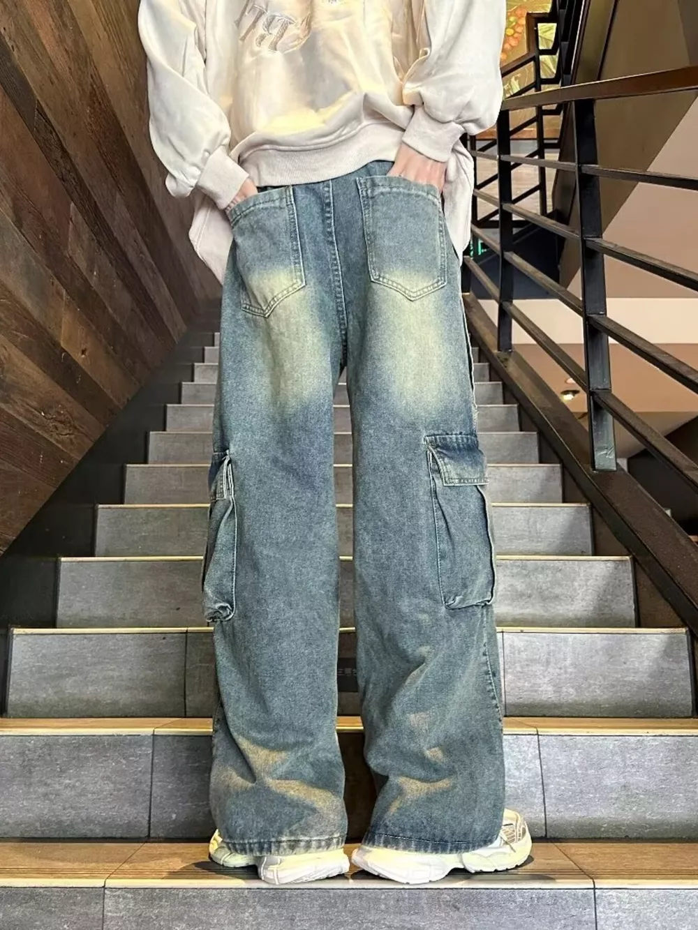 Men's Vintage Wash Wide Leg Cargo Jeans, image 4