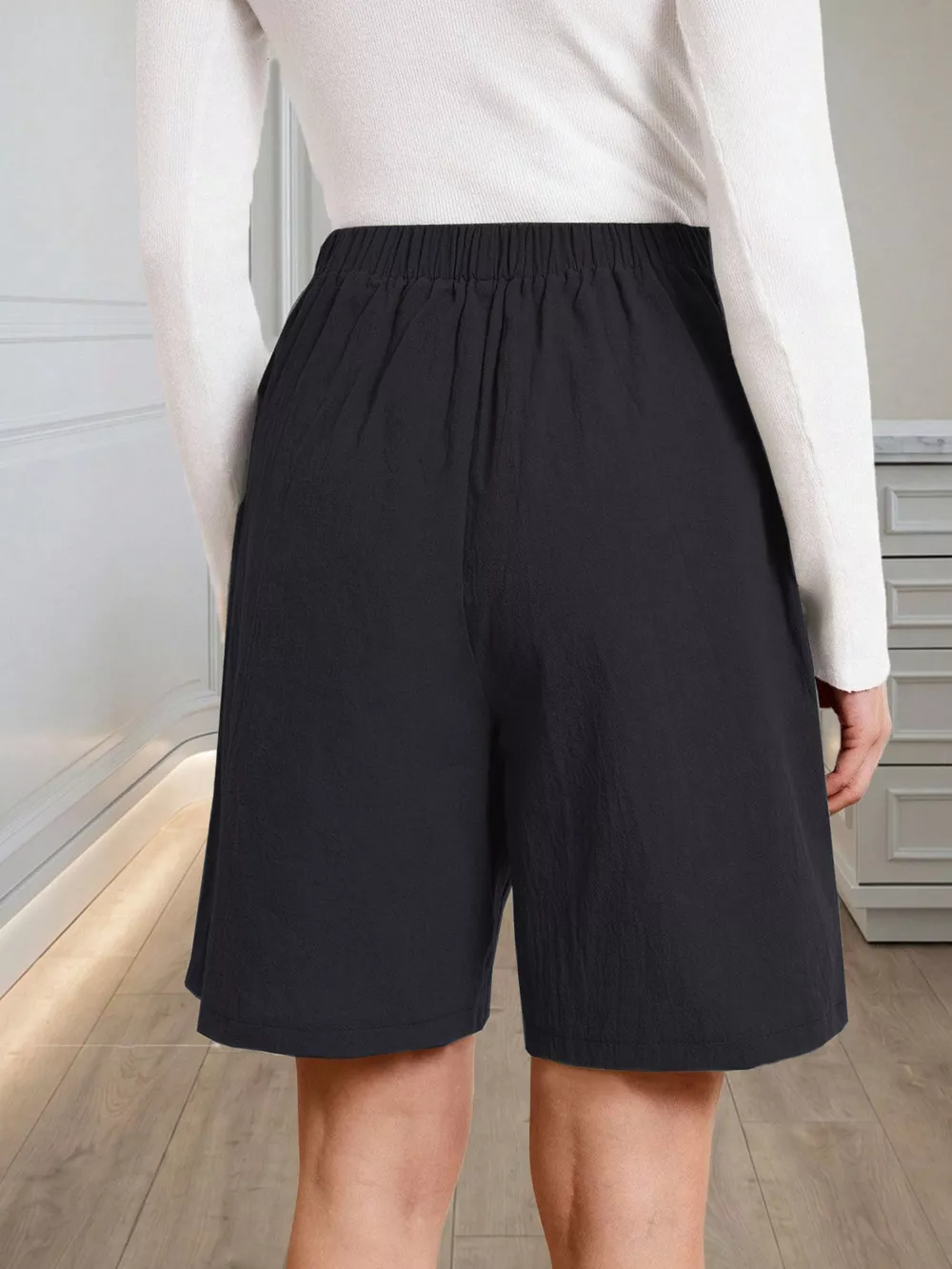 High-Waisted Pleated Shorts with Button Detail, image 5