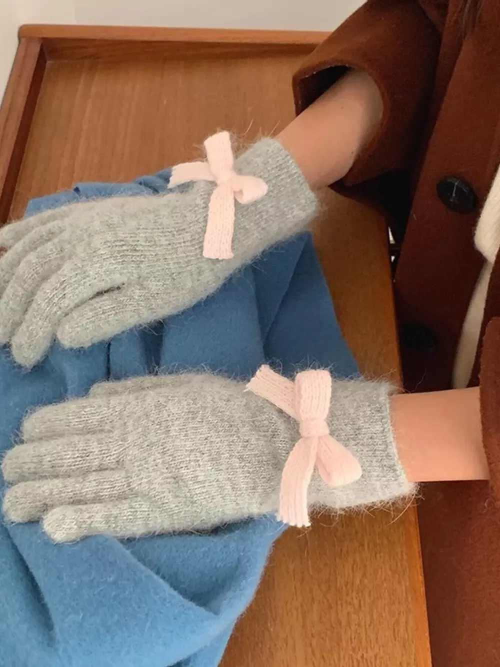 Bow-Accent Knit Gloves, image 3