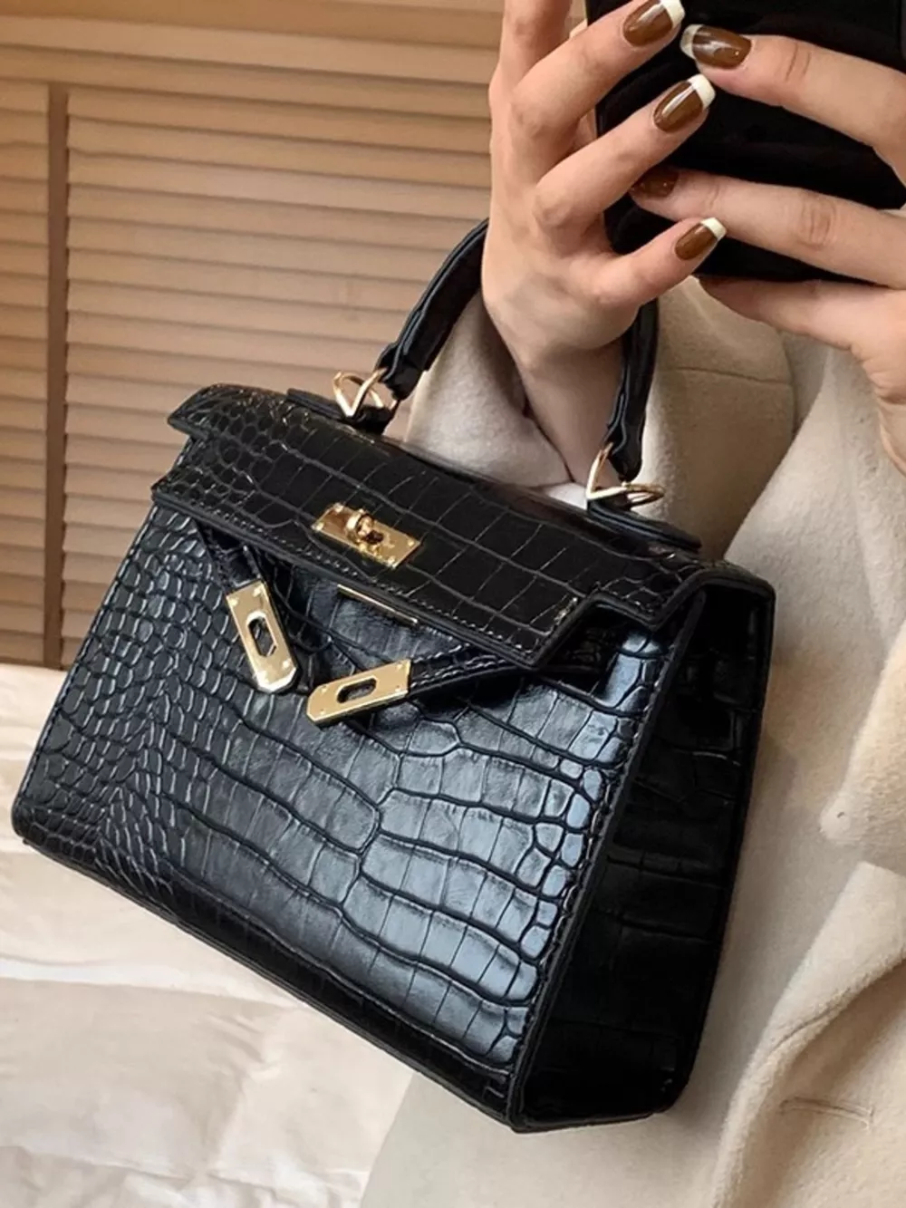 Crocodile Pattern Flap Crossbody Bag, image 2
