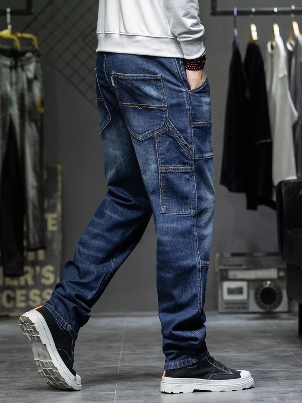 Men's Relaxed Fit Cargo Jeans, image 3