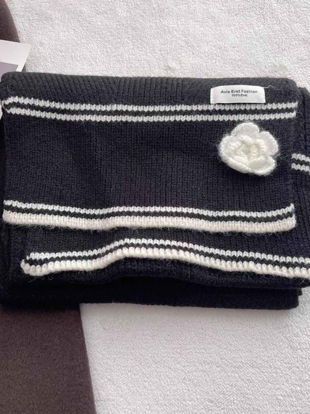 Contrast Trim Knitted Scarf with Camellia Decorn, image 4