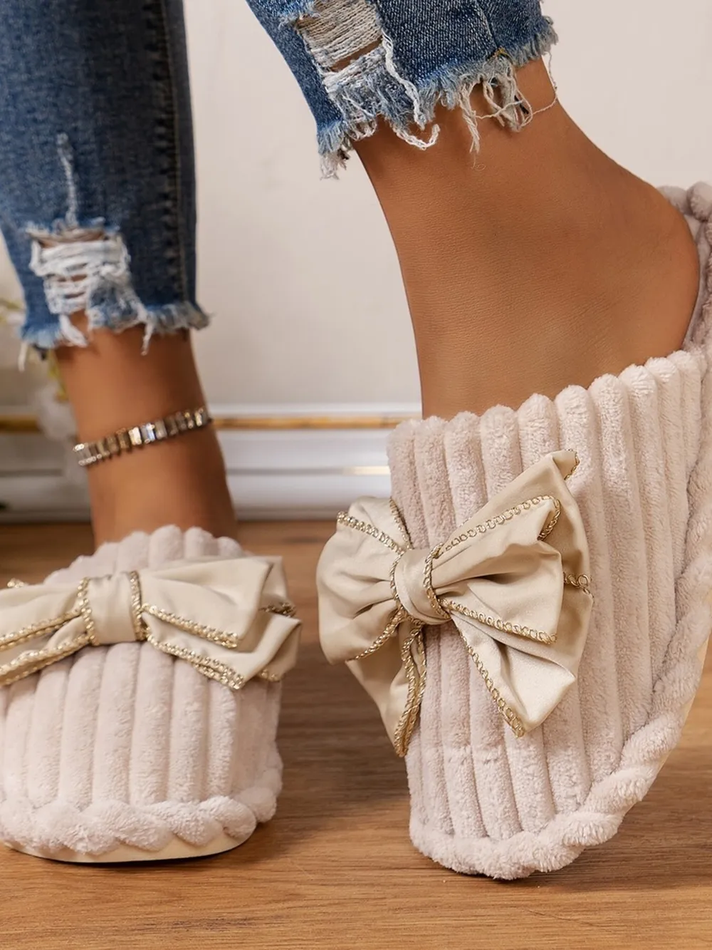 Bow Embellished Indoor Slippers, image 4
