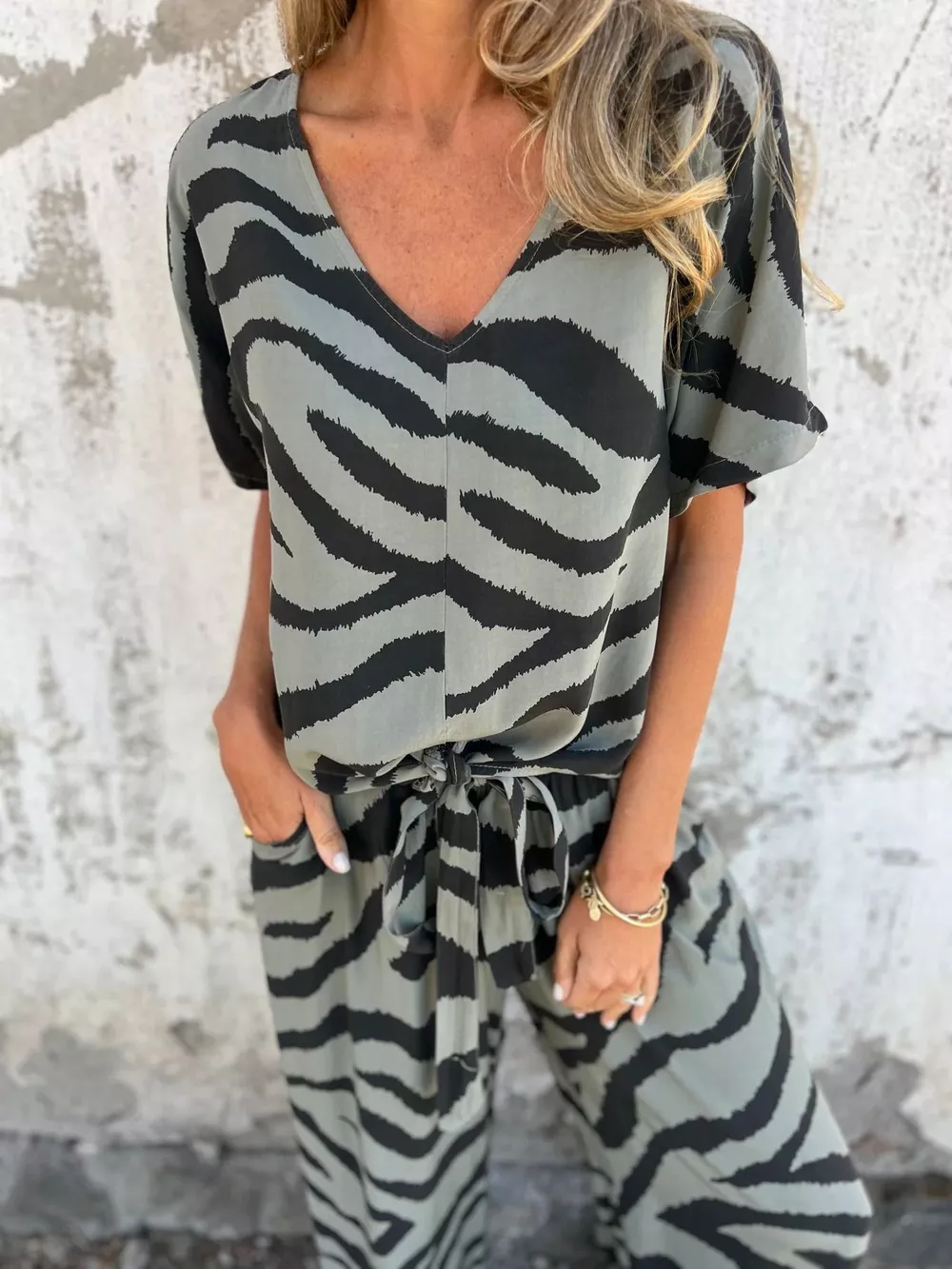 Zebra Print V-Neck Top and Pants Set, image 5