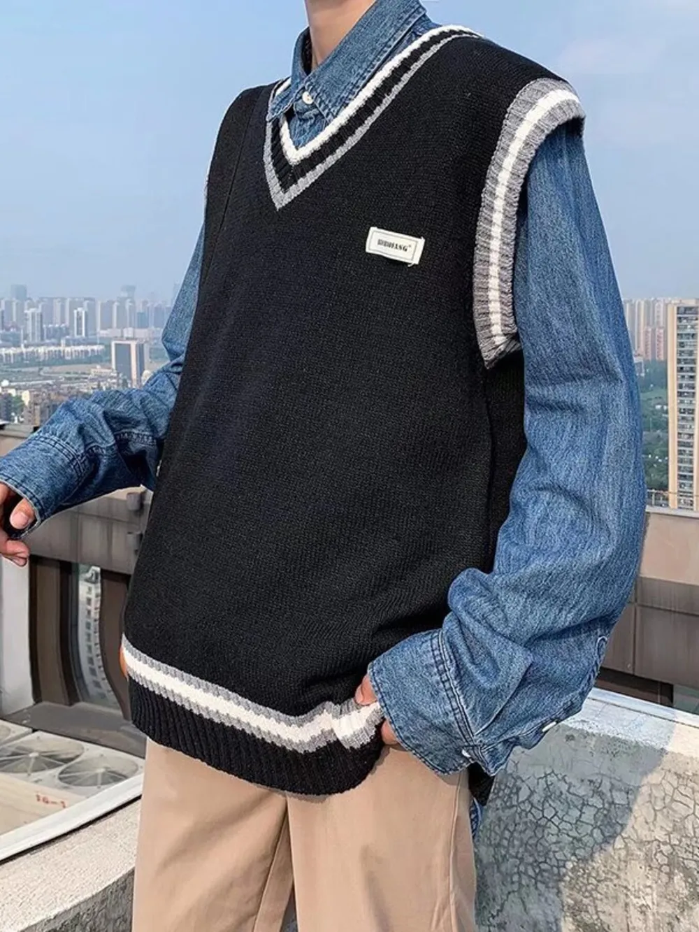 Men's Contrast Trim Sweater Vest, image 4