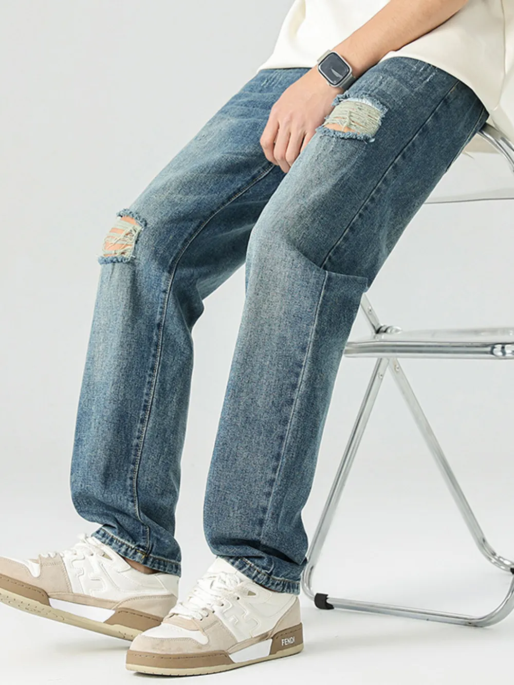 Men's Distressed Relaxed Fit Jeans, image 4
