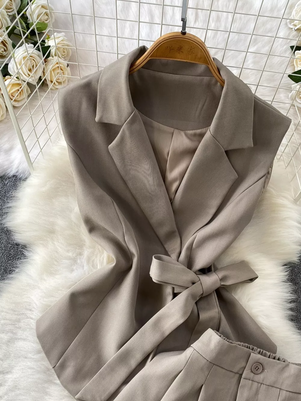 Sleeveless Blazer and Wide-Leg Pants Set, image 3