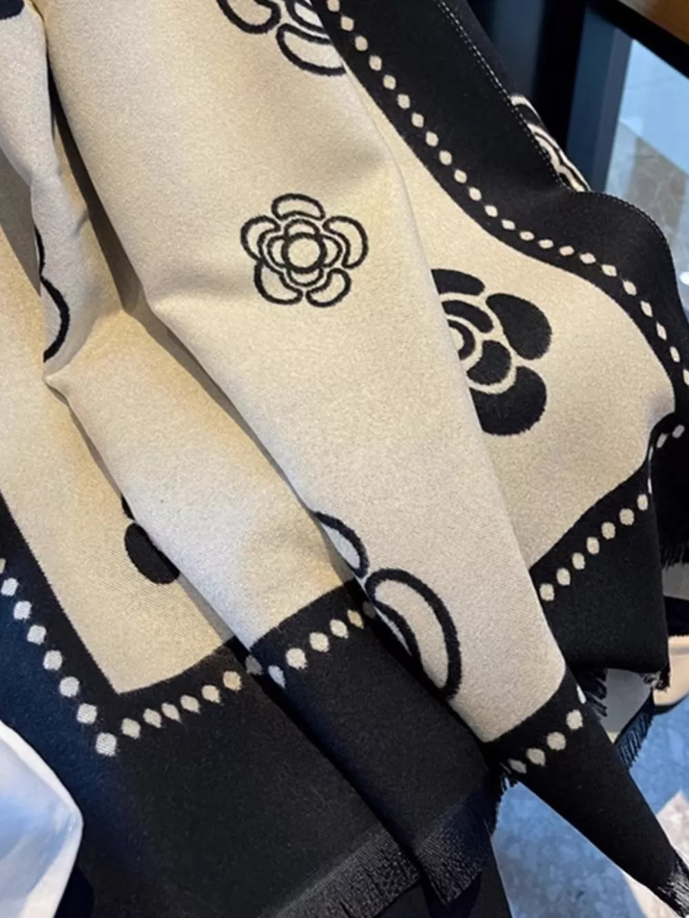 Floral Pattern Raw Hem Scarf, image 3