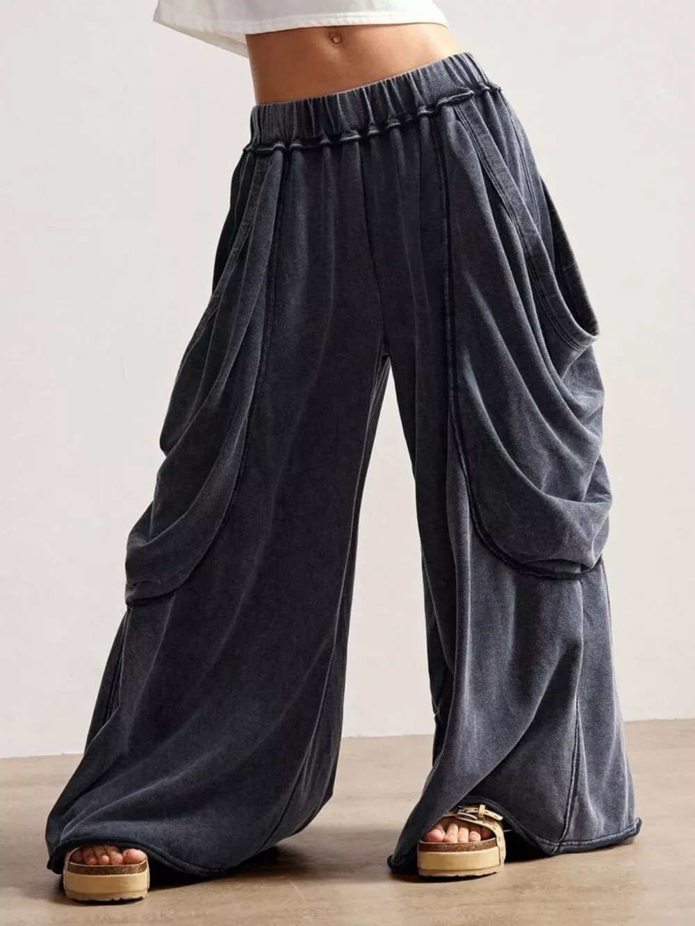 Oversized Wide-Leg Cargo Pants