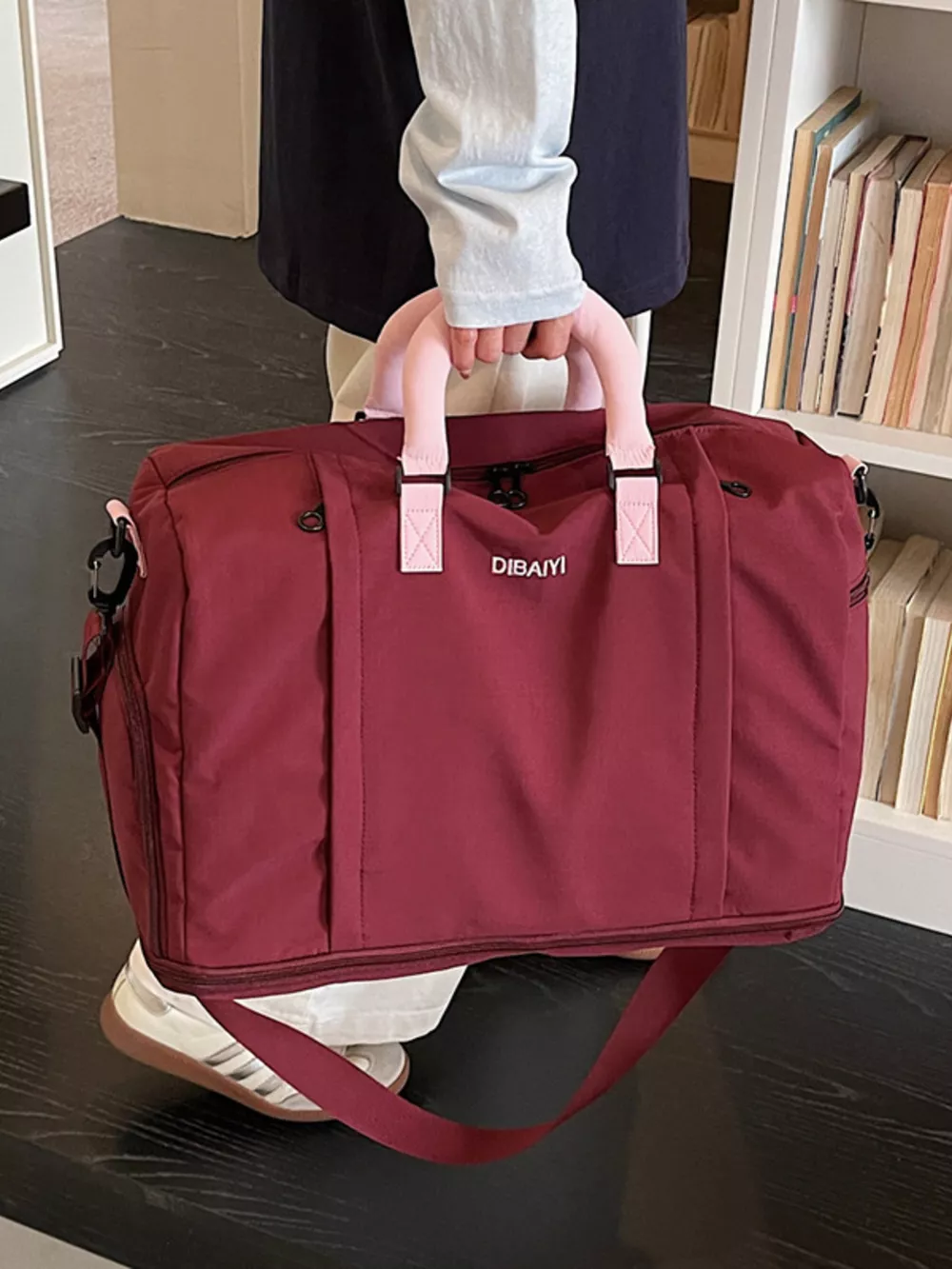 Durable Travel Duffel Bag with Comfortable Contrast Handle, image 4