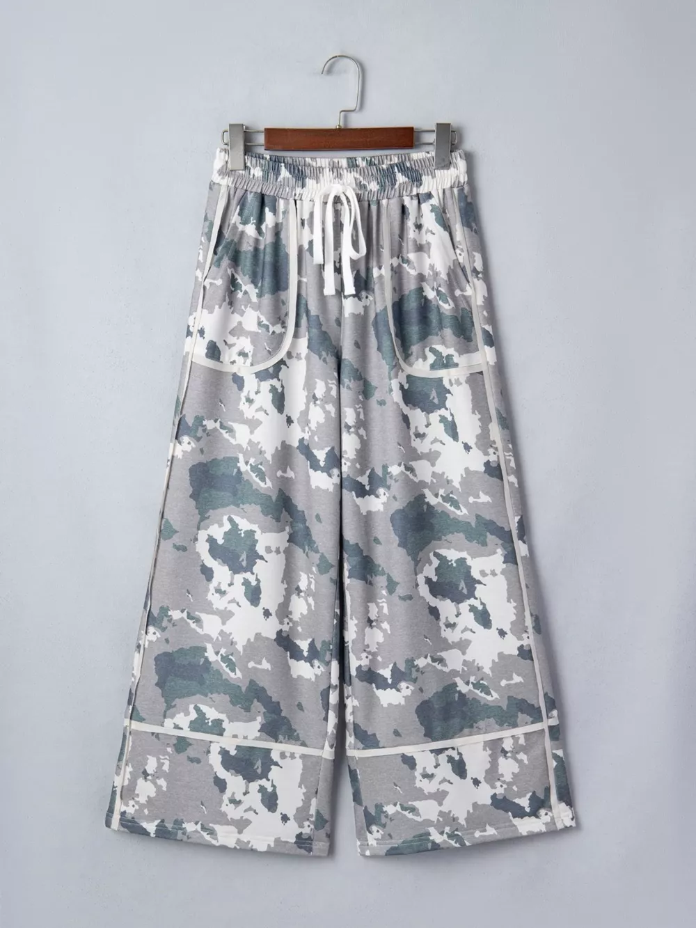 Camouflage Print Contrast Lace-up Raw Edge Pocketed Loose Pants, image 4