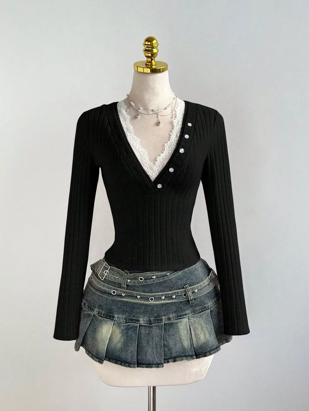 V-Neck Lace Trim Ribbed Knit T-Shirt, image 10