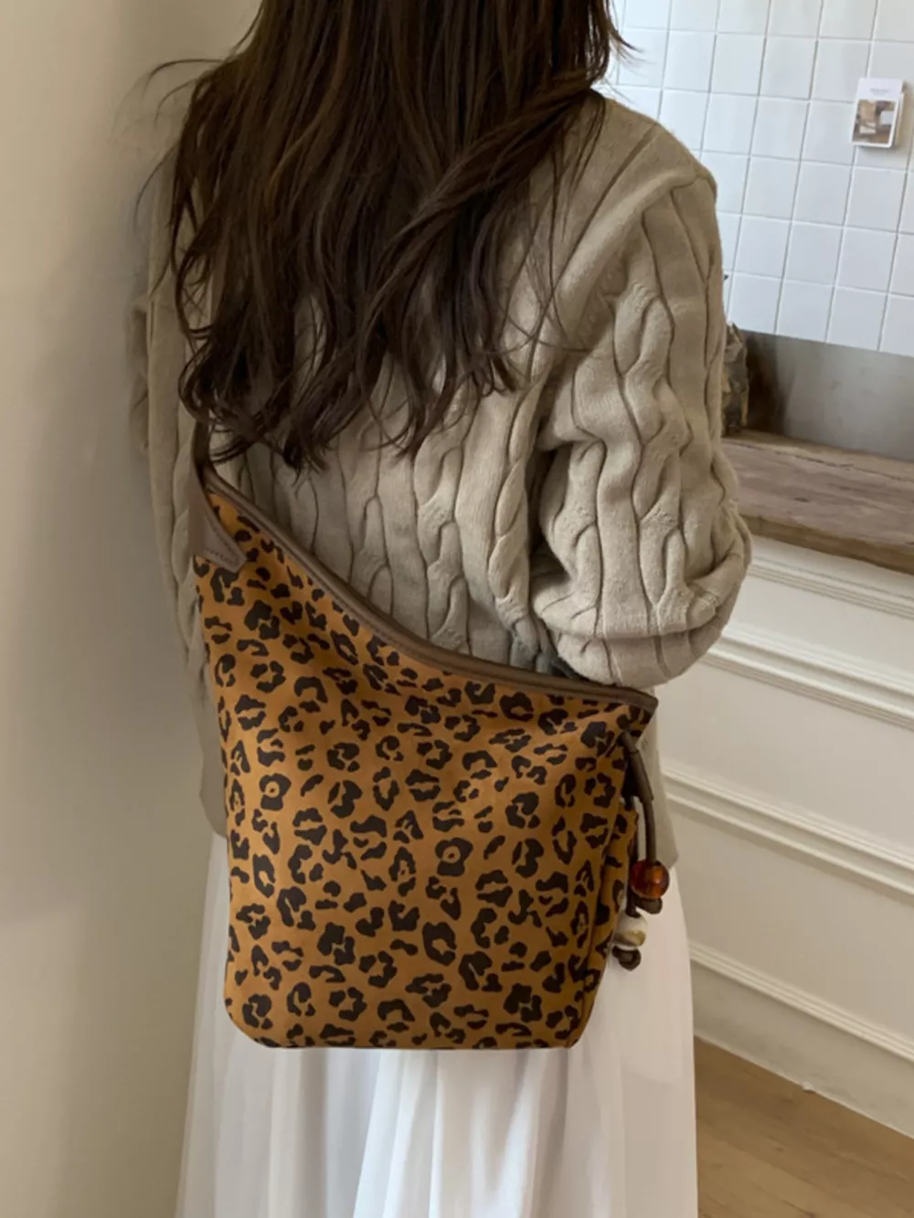 Asymmetrical Lightweight Crossbody Bag, image 4