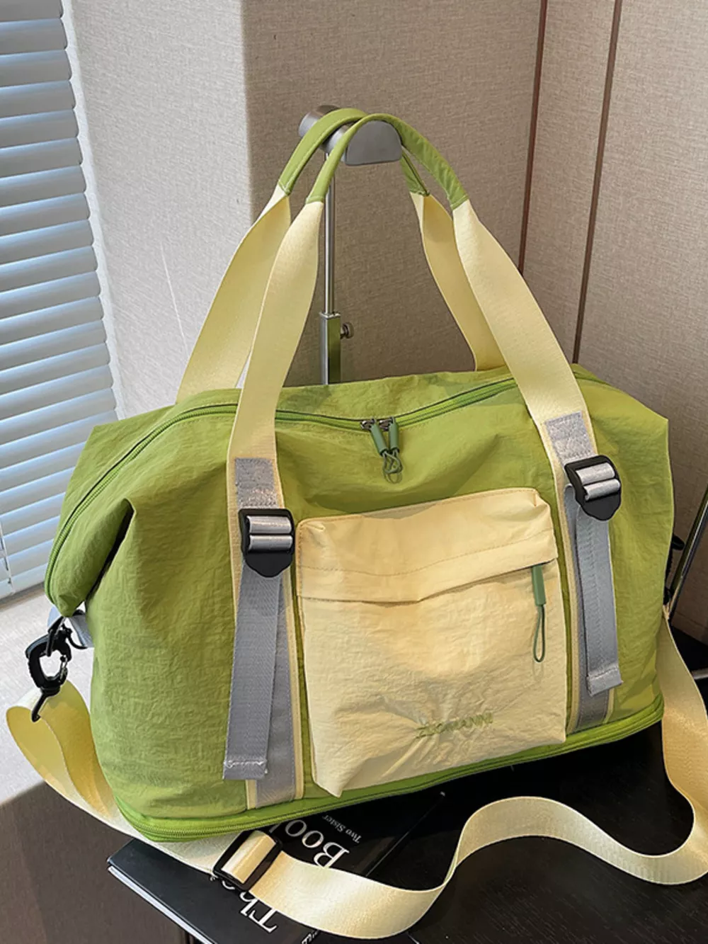 Lightweight Travel Duffel Bag with Shoulder Strap, image 3