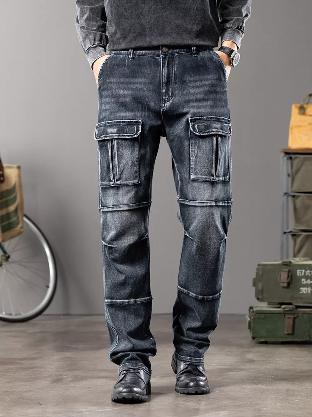 Men's Vintage Wash Cargo Jeans, image 2