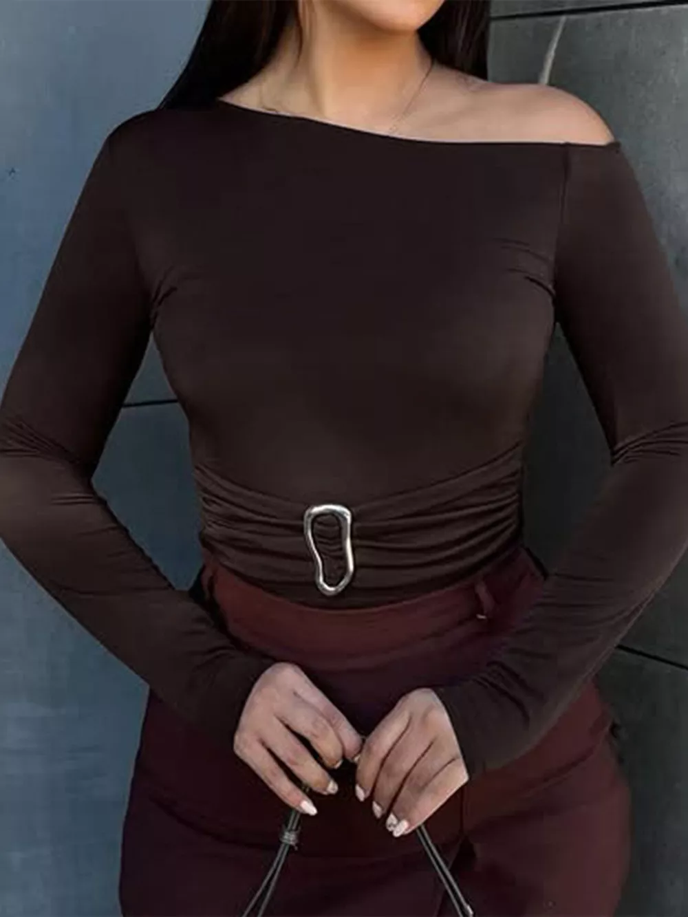 Asymmetrical One-Shoulder Long Sleeve T-Shirt with Metal Buckle Detail, image 4