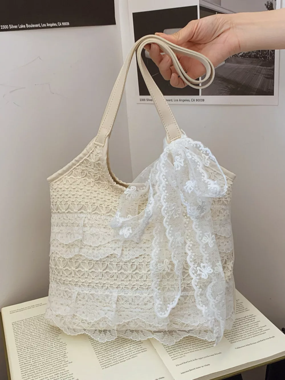 Lace Bowknot Woven Handbag, image 3