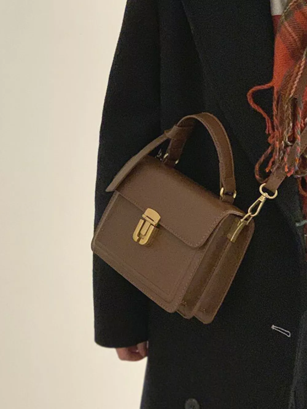 Leather Crossbody Bag with Golden Clasp, image 3