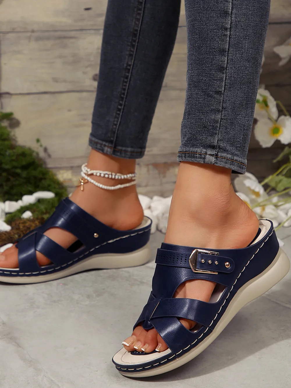 Comfortable Cross-Strap Sandals, image 4